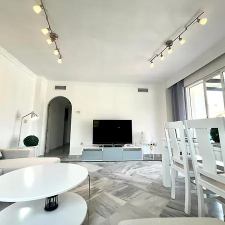 Lady Of The Night Apartamento Marbella